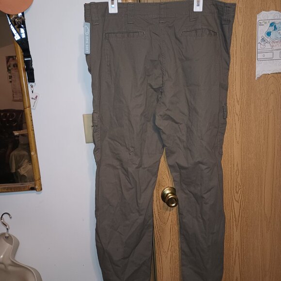 NEW Wrangler Pine Green Relaxed Fit Flex Cargo Pants - Picture 5 of 10